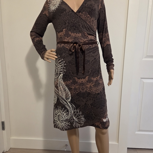 Elegant Brown Patterned Wrap Dress - Picture 11 of 12